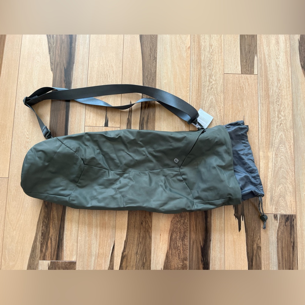 NWT lululemon adjustable yoga mat bag